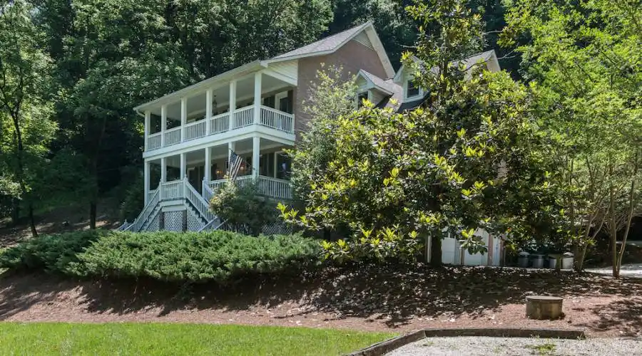 243 Poplar Lane,Pisgah Forest,North Carolina 28768,United States,4 Bedrooms Bedrooms,5 BathroomsBathrooms,Residential,Poplar ,3,252298