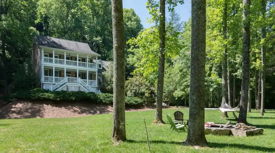 243 Poplar Lane,Pisgah Forest,North Carolina 28768,United States,4 Bedrooms Bedrooms,5 BathroomsBathrooms,Residential,Poplar ,3,252298