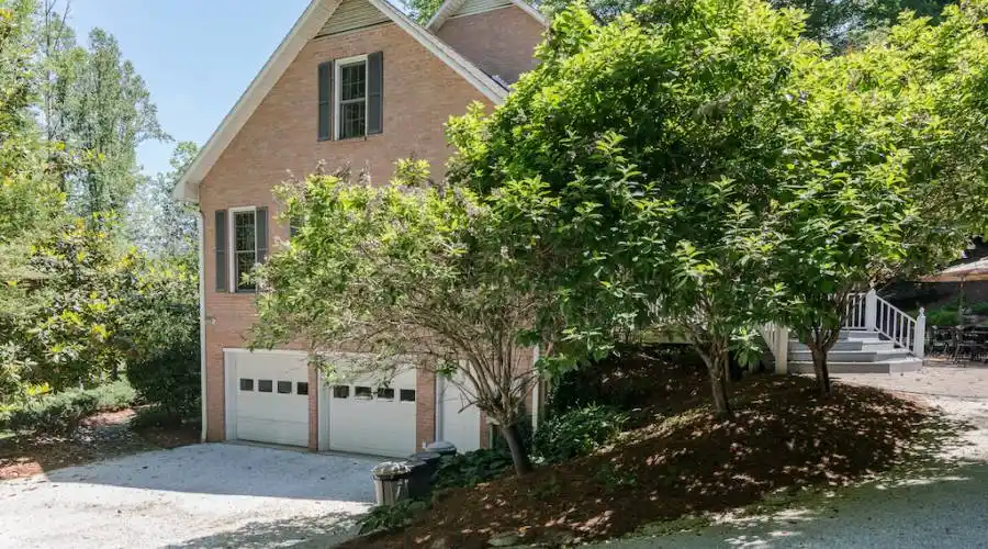 243 Poplar Lane,Pisgah Forest,North Carolina 28768,United States,4 Bedrooms Bedrooms,5 BathroomsBathrooms,Residential,Poplar ,3,252298
