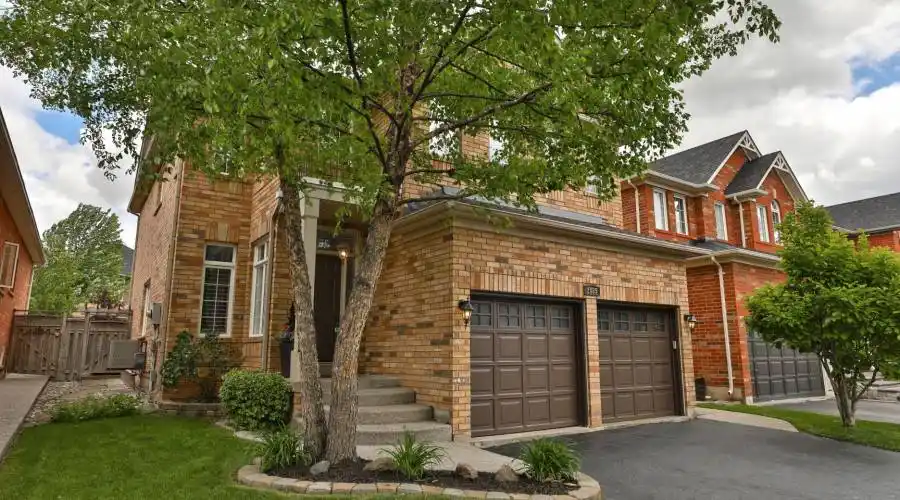 2085 Blue Jay Blvd,Oakville,L6M 3R5,Canada,4 Bedrooms Bedrooms,8 Rooms Rooms,2 BathroomsBathrooms,Residential,Blue Jay,253118