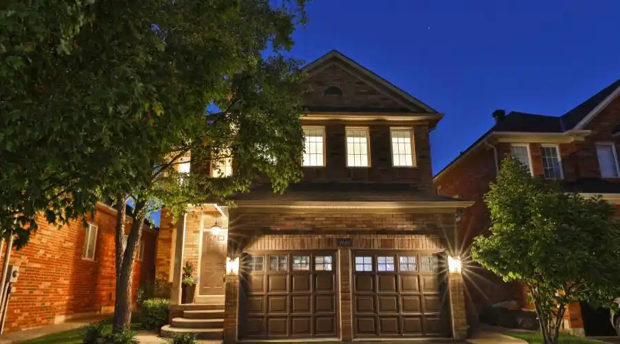 2085 Blue Jay Blvd,Oakville,L6M 3R5,Canada,4 Bedrooms Bedrooms,8 Rooms Rooms,2 BathroomsBathrooms,Residential,Blue Jay,253118