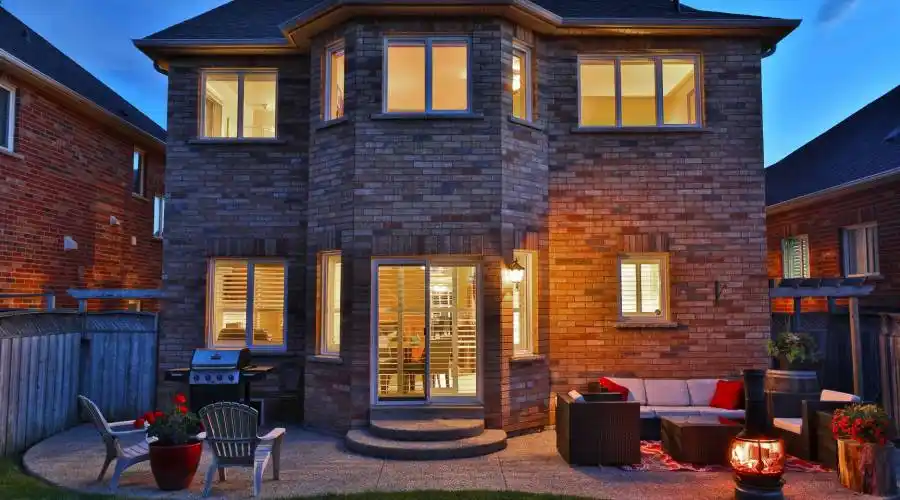 2085 Blue Jay Blvd,Oakville,L6M 3R5,Canada,4 Bedrooms Bedrooms,8 Rooms Rooms,2 BathroomsBathrooms,Residential,Blue Jay,253118