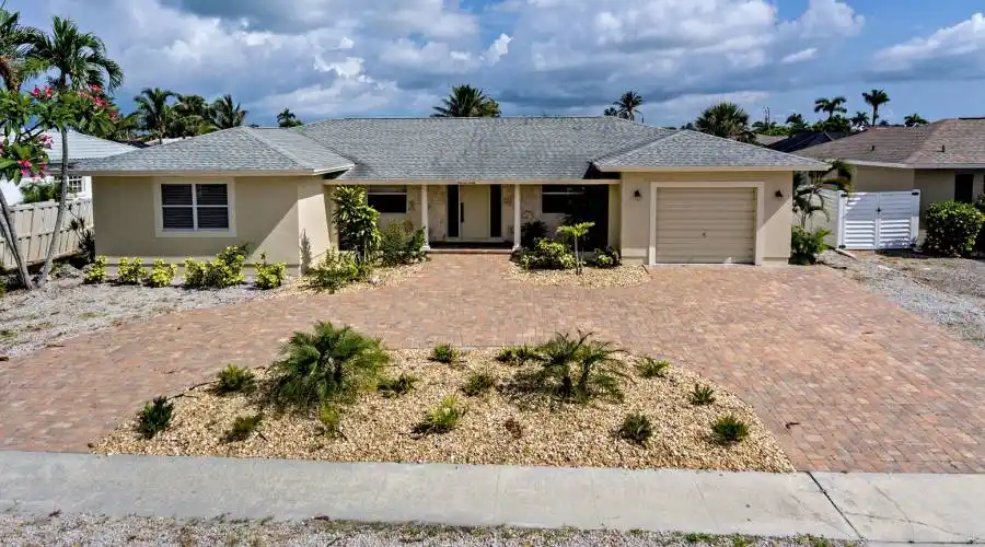 1140 Martinique Ct.,Marco Island,Florida 34145,United States,3 Bedrooms Bedrooms,2 BathroomsBathrooms,Residential,Martinique,255491