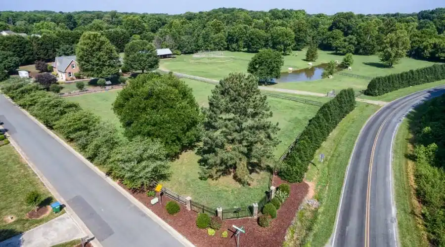 7000 High Meadow Drive,Matthews,North Carolina 28104,United States,4 Bedrooms Bedrooms,12 Rooms Rooms,4 BathroomsBathrooms,Residential,High Meadow,256522