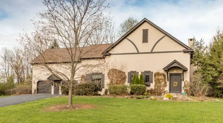 4430 Pond View Court,Bethlehem,Pennsylvania 18020,United States,3 Bedrooms Bedrooms,12 Rooms Rooms,2 BathroomsBathrooms,Residential,Pond View,258073