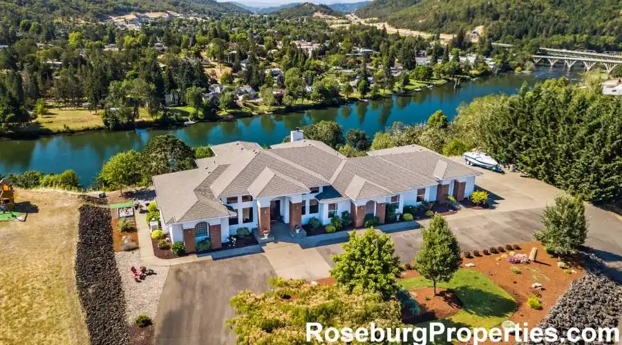 121 Boatwatch Lane,Roseburg,Oregon 97470,United States,4 Bedrooms Bedrooms,10 Rooms Rooms,3 BathroomsBathrooms,Residential,Boatwatch Lane ,262482