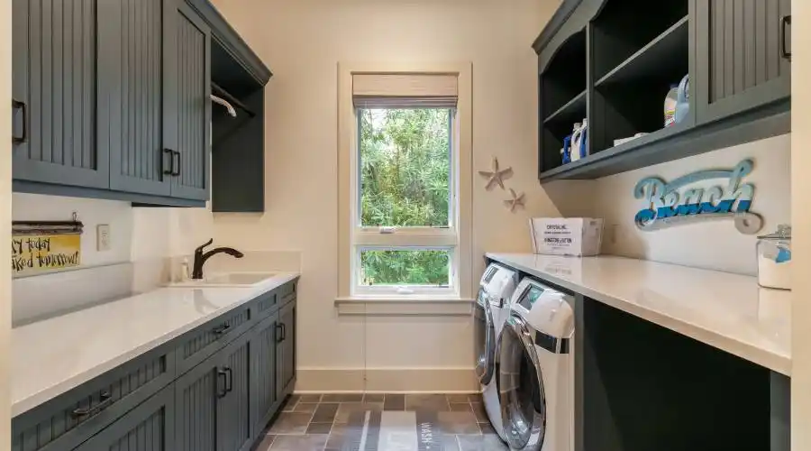 7925 S Tropical Trail,Merritt Island,Florida 32952,United States,5 Bedrooms Bedrooms,27 Rooms Rooms,6 BathroomsBathrooms,Residential,S Tropical Trail,265131