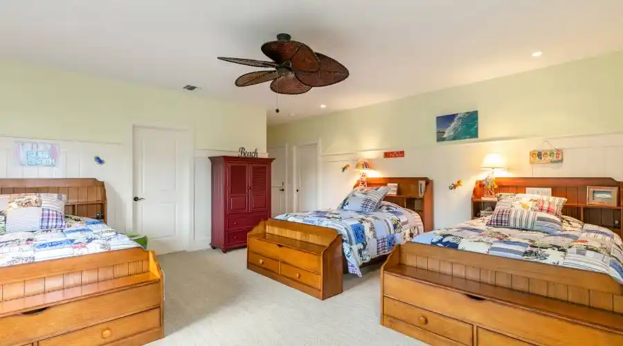 7925 S Tropical Trail,Merritt Island,Florida 32952,United States,5 Bedrooms Bedrooms,27 Rooms Rooms,6 BathroomsBathrooms,Residential,S Tropical Trail,265131
