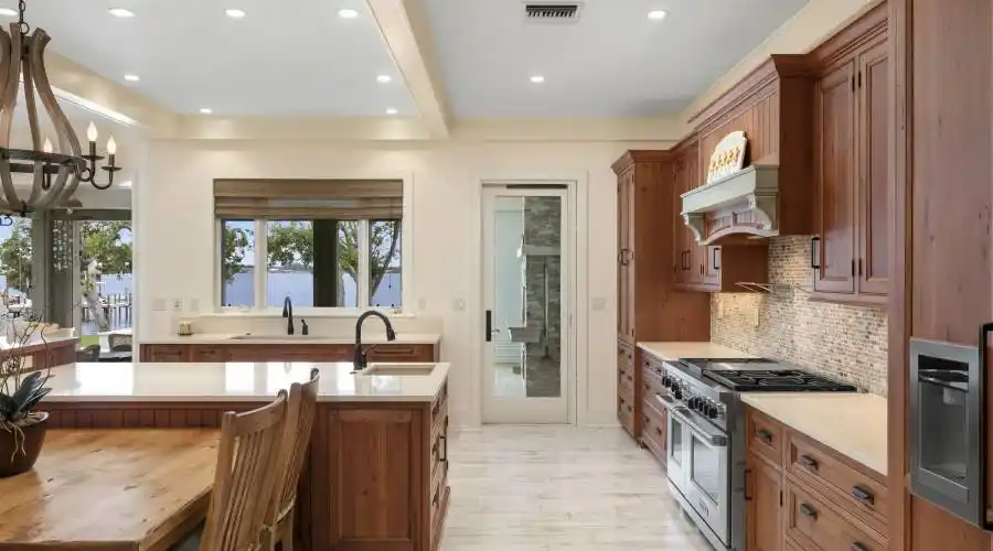 7925 S Tropical Trail,Merritt Island,Florida 32952,United States,5 Bedrooms Bedrooms,27 Rooms Rooms,6 BathroomsBathrooms,Residential,S Tropical Trail,265131