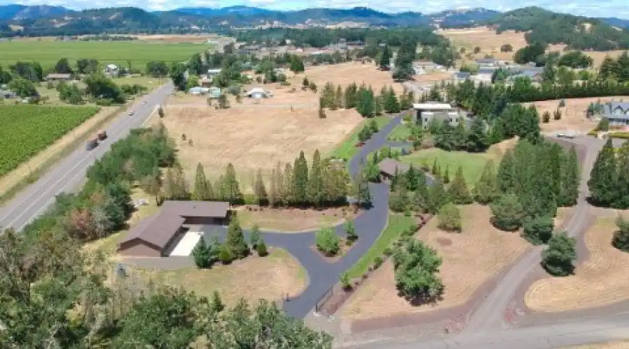 130 Cross Creek Drive,Roseburg,Oregon 97471,United States,3 Bedrooms Bedrooms,10 Rooms Rooms,3 BathroomsBathrooms,Residential,Cross Creek Drive,265474