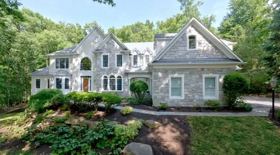 2450 Ballybunion Road,Center Valley,Pennsylvania 18034,United States,5 Bedrooms Bedrooms,21 Rooms Rooms,5 BathroomsBathrooms,Residential,Ballybunion,268036
