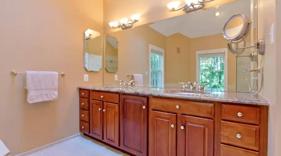 2450 Ballybunion Road,Center Valley,Pennsylvania 18034,United States,5 Bedrooms Bedrooms,21 Rooms Rooms,5 BathroomsBathrooms,Residential,Ballybunion,268036