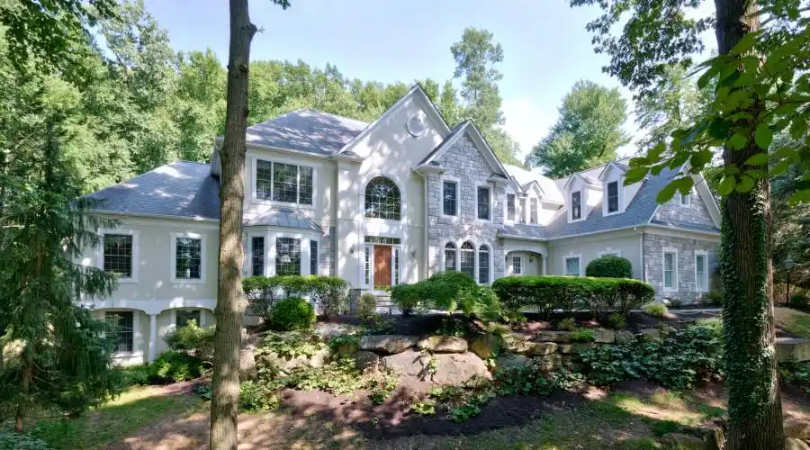 2450 Ballybunion Road,Center Valley,Pennsylvania 18034,United States,5 Bedrooms Bedrooms,21 Rooms Rooms,5 BathroomsBathrooms,Residential,Ballybunion,268036