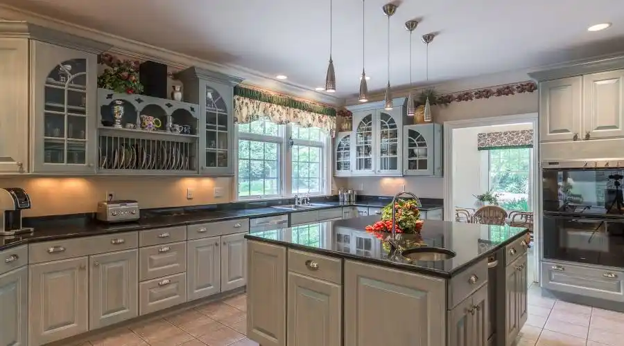 10 Easton Lane- Moreland Hills- Ohio 44022- United States, 4 Bedrooms Bedrooms, 12 Rooms Rooms,4 BathroomsBathrooms,Residential,For Sale,Easton,274241
