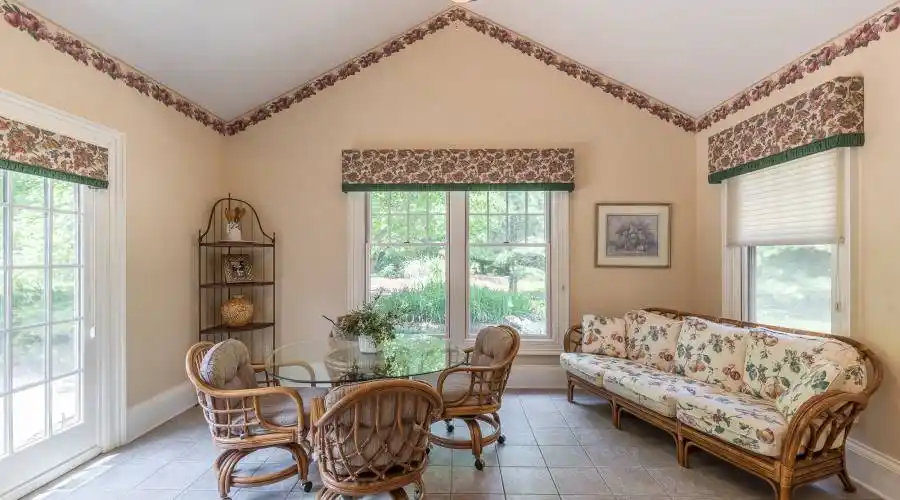 10 Easton Lane- Moreland Hills- Ohio 44022- United States, 4 Bedrooms Bedrooms, 12 Rooms Rooms,4 BathroomsBathrooms,Residential,For Sale,Easton,274241