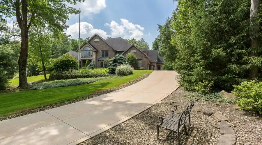 10 Easton Lane- Moreland Hills- Ohio 44022- United States, 4 Bedrooms Bedrooms, 12 Rooms Rooms,4 BathroomsBathrooms,Residential,For Sale,Easton,274241