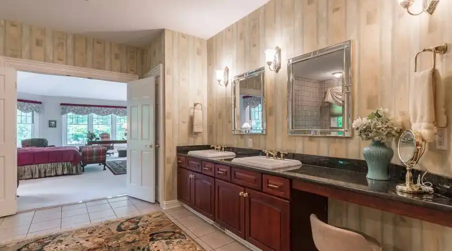 10 Easton Lane- Moreland Hills- Ohio 44022- United States, 4 Bedrooms Bedrooms, 12 Rooms Rooms,4 BathroomsBathrooms,Residential,For Sale,Easton,274241