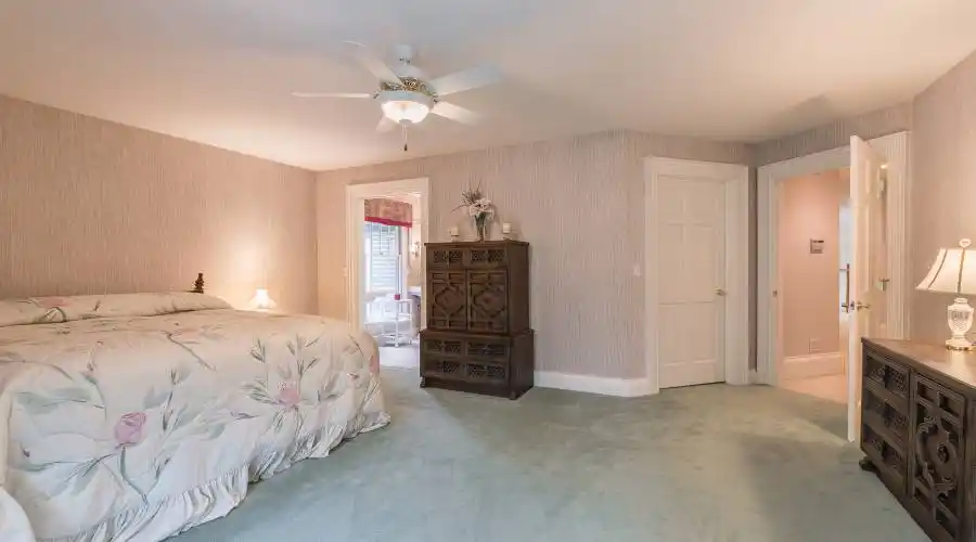 10 Easton Lane- Moreland Hills- Ohio 44022- United States, 4 Bedrooms Bedrooms, 12 Rooms Rooms,4 BathroomsBathrooms,Residential,For Sale,Easton,274241