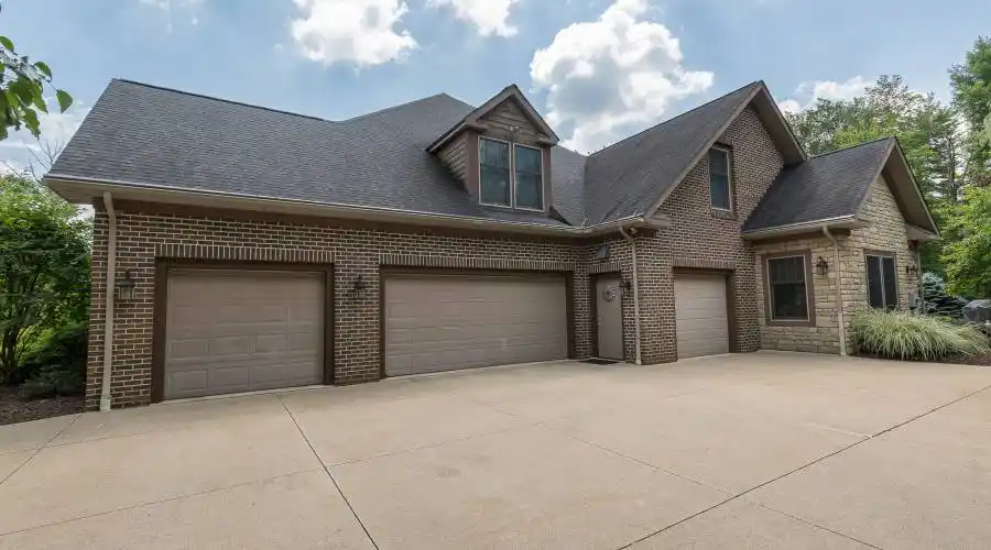 10 Easton Lane- Moreland Hills- Ohio 44022- United States, 4 Bedrooms Bedrooms, 12 Rooms Rooms,4 BathroomsBathrooms,Residential,For Sale,Easton,274241