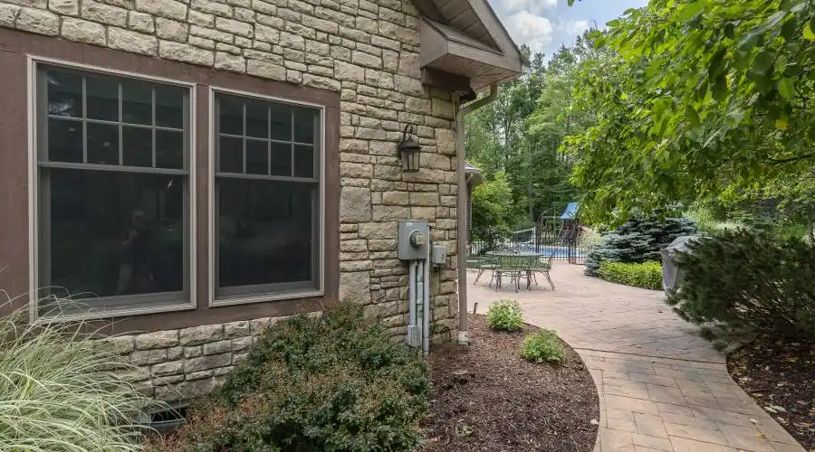 10 Easton Lane- Moreland Hills- Ohio 44022- United States, 4 Bedrooms Bedrooms, 12 Rooms Rooms,4 BathroomsBathrooms,Residential,For Sale,Easton,274241