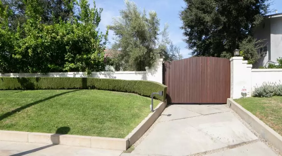 4352 Forman Ave, Toluca Lake, California 91602, United States, 5 Bedrooms Bedrooms, ,5.5 BathroomsBathrooms,Residential,For Sale,4352 Forman Ave,428736