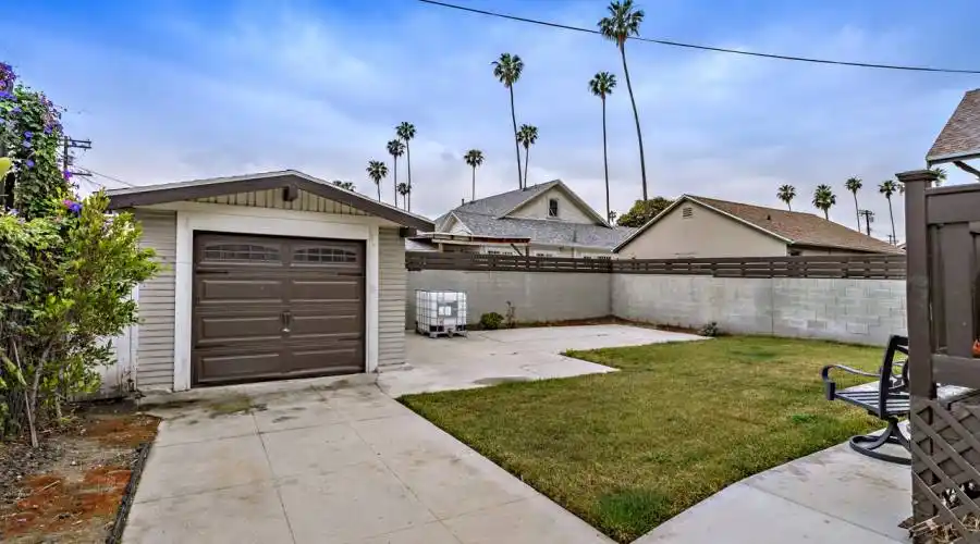 4530 W Washington, Los Angeles, California 90016, United States, 6 Bedrooms Bedrooms, ,4 BathroomsBathrooms,Residential,For Sale,W Washington,438301