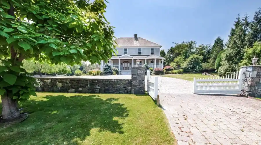 1 Ocean Heights Rd., Newport, Rhode Island 02840, United States, 5 Bedrooms Bedrooms, 10 Rooms Rooms,5 BathroomsBathrooms,Residential,For Sale,Ocean Heights,470240