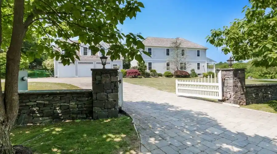 1 Ocean Heights Rd., Newport, Rhode Island 02840, United States, 5 Bedrooms Bedrooms, 10 Rooms Rooms,5 BathroomsBathrooms,Residential,For Sale,Ocean Heights,470240