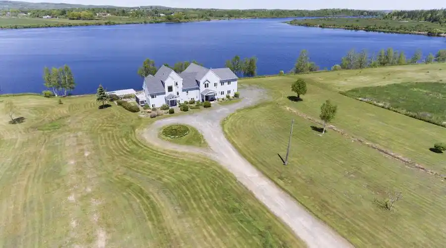 215 Cloverdale Drive, Windsor, Nova Scotia, Canada, 5 Bedrooms Bedrooms, 29 Rooms Rooms,5 BathroomsBathrooms,Waterfront,For Sale,Pidquid Lakeview manor,Cloverdale,490496