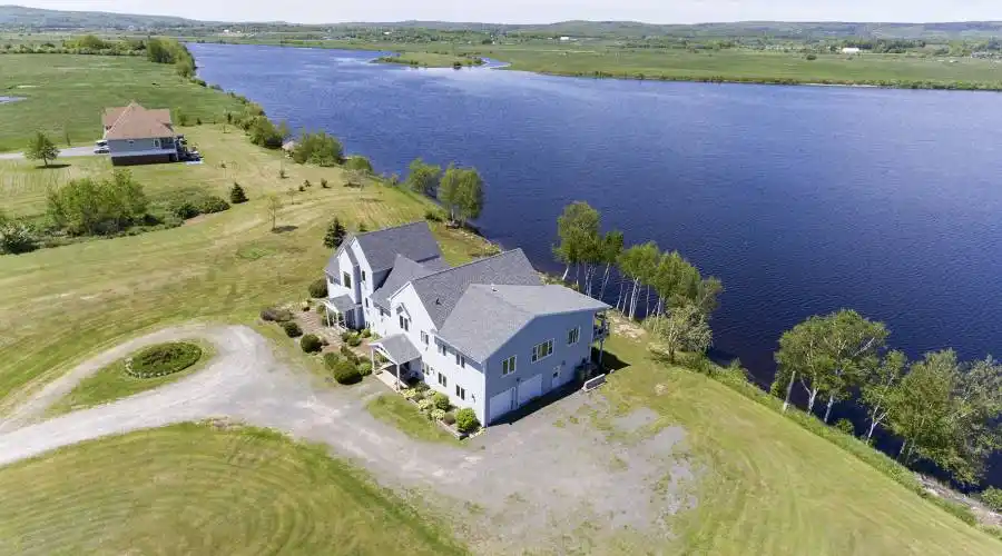 215 Cloverdale Drive, Windsor, Nova Scotia, Canada, 5 Bedrooms Bedrooms, 29 Rooms Rooms,5 BathroomsBathrooms,Waterfront,For Sale,Pidquid Lakeview manor,Cloverdale,490496