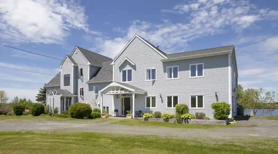 215 Cloverdale Drive, Windsor, Nova Scotia, Canada, 5 Bedrooms Bedrooms, 29 Rooms Rooms,5 BathroomsBathrooms,Waterfront,For Sale,Pidquid Lakeview manor,Cloverdale,490496