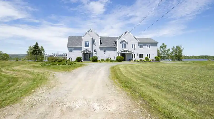 215 Cloverdale Drive, Windsor, Nova Scotia, Canada, 5 Bedrooms Bedrooms, 29 Rooms Rooms,5 BathroomsBathrooms,Waterfront,For Sale,Pidquid Lakeview manor,Cloverdale,490496