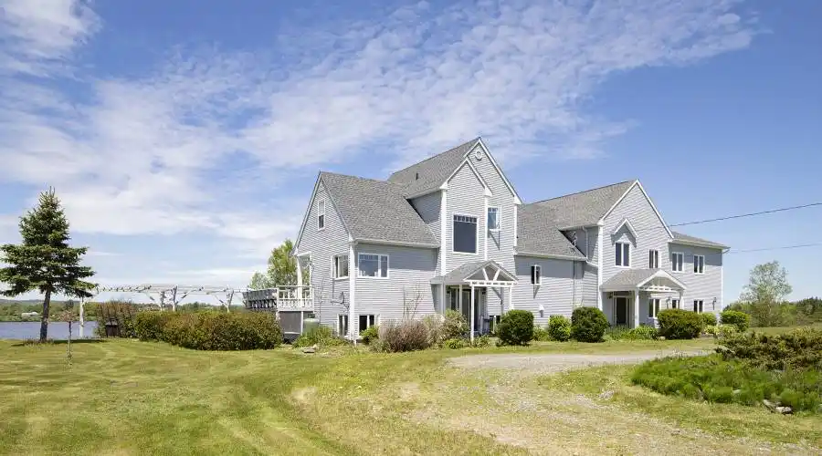 215 Cloverdale Drive, Windsor, Nova Scotia, Canada, 5 Bedrooms Bedrooms, 29 Rooms Rooms,5 BathroomsBathrooms,Waterfront,For Sale,Pidquid Lakeview manor,Cloverdale,490496