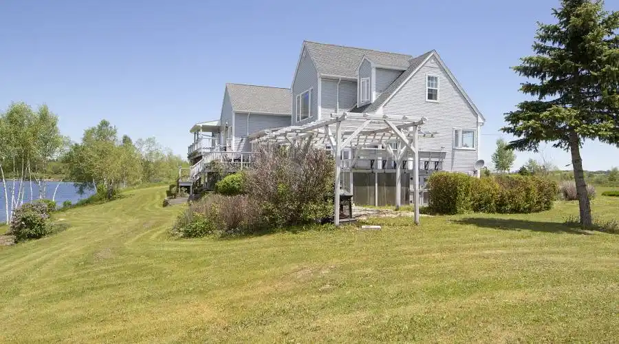 215 Cloverdale Drive, Windsor, Nova Scotia, Canada, 5 Bedrooms Bedrooms, 29 Rooms Rooms,5 BathroomsBathrooms,Waterfront,For Sale,Pidquid Lakeview manor,Cloverdale,490496