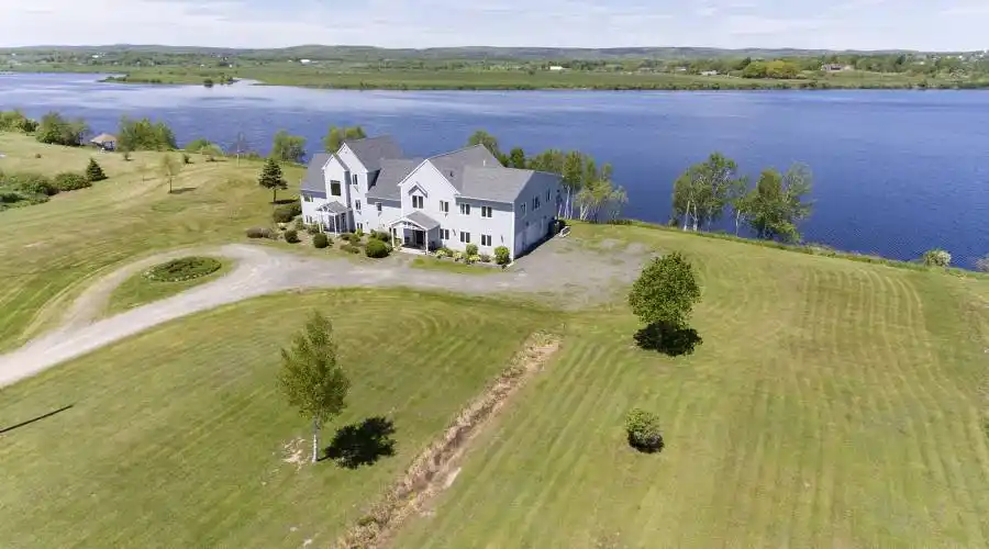 215 Cloverdale Drive, Windsor, Nova Scotia, Canada, 5 Bedrooms Bedrooms, 29 Rooms Rooms,5 BathroomsBathrooms,Waterfront,For Sale,Pidquid Lakeview manor,Cloverdale,490496