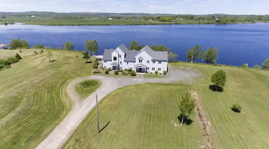 215 Cloverdale Drive, Windsor, Nova Scotia, Canada, 5 Bedrooms Bedrooms, 29 Rooms Rooms,5 BathroomsBathrooms,Waterfront,For Sale,Pidquid Lakeview manor,Cloverdale,490496