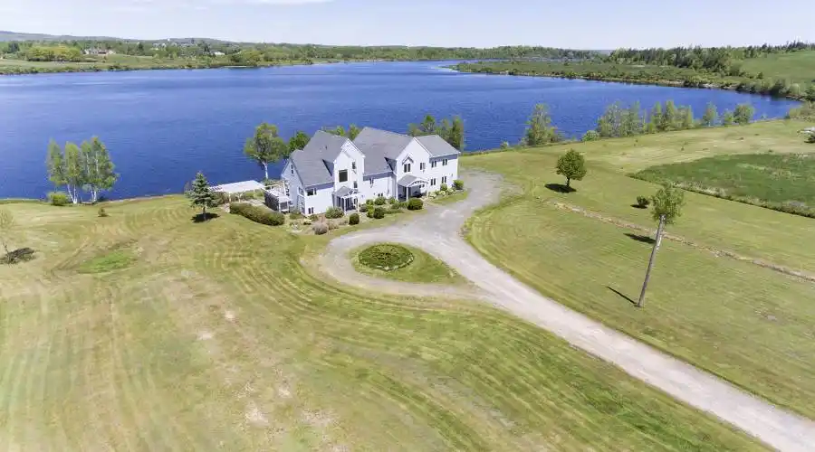 215 Cloverdale Drive, Windsor, Nova Scotia, Canada, 5 Bedrooms Bedrooms, 29 Rooms Rooms,5 BathroomsBathrooms,Waterfront,For Sale,Pidquid Lakeview manor,Cloverdale,490496