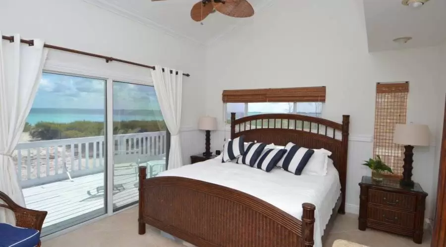 #1 Ocean Boulevard,Treasure Cay,Abaco,Bahamas,5 Bedrooms Bedrooms,8 Rooms Rooms,3 BathroomsBathrooms,Residential,Ocean Boulevard,56096