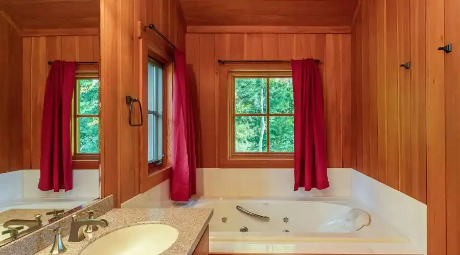 42 Ranch Road, Rumney, New Hampshire 03266, United States, 5 Bedrooms Bedrooms, 15 Rooms Rooms,3 BathroomsBathrooms,Residential,For Sale,Hy-Timbrrs Lodge,Ranch,2,570201