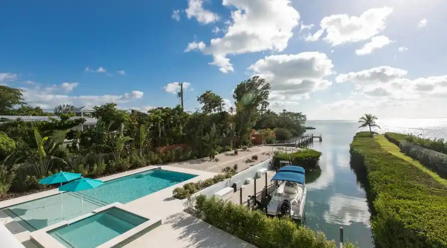 94225 Overseas Highway, Key Largo, Florida 33070, United States, 7 Bedrooms Bedrooms, ,8 BathroomsBathrooms,Residential,For Sale,580158