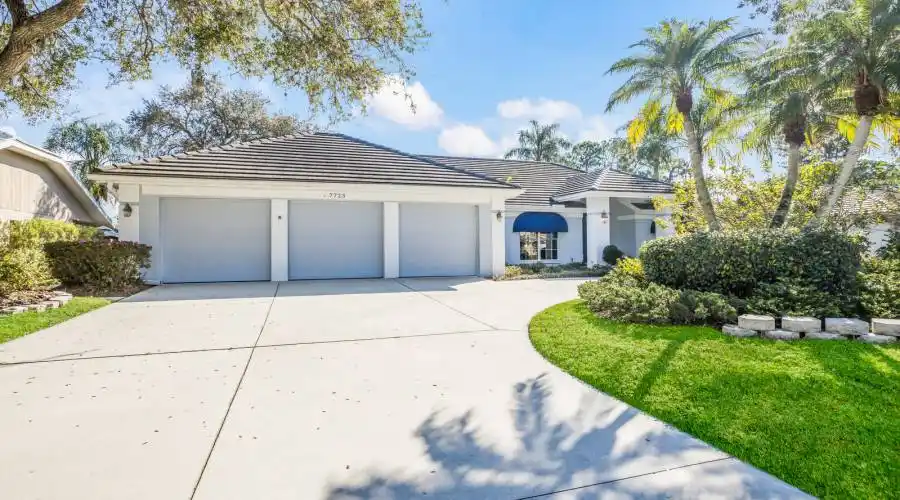 7723 broadmoor pines BLVD, Sarasota, Florida 34243, United States, 3 Bedrooms Bedrooms, 4 Rooms Rooms,3 BathroomsBathrooms,Residential,Residential,broadmoor pines BLVD,589601