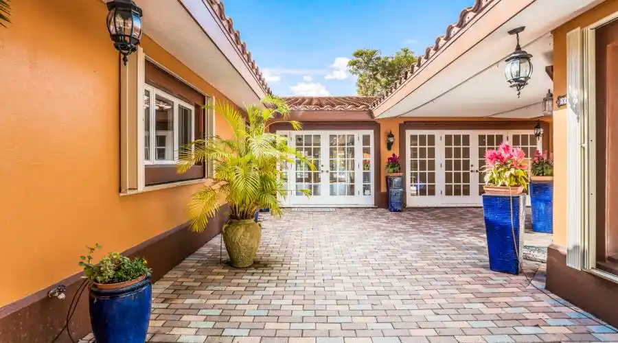 616 mourning dove DR- Sarasota- Florida 34236- United States, 4 Bedrooms Bedrooms, 7 Rooms Rooms,4 BathroomsBathrooms,Residential,Residential,mourning dove DR,589623