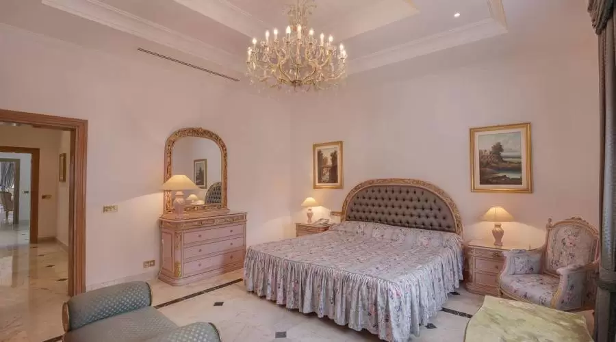 Málaga, Spain, 5 Bedrooms Bedrooms, ,5 BathroomsBathrooms,Villa,For Sale,646553