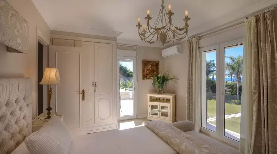 Málaga, Spain, 5 Bedrooms Bedrooms, ,5 BathroomsBathrooms,Villa,For Sale,646559