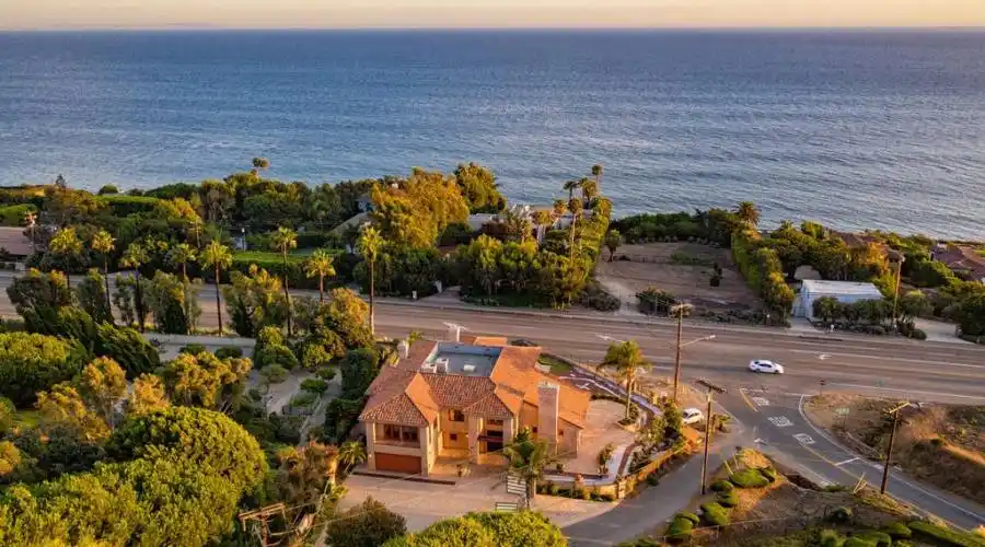 4996 Puesta Del Sol St, Malibu, California, United States, 5 Bedrooms Bedrooms, ,5 BathroomsBathrooms,Single family home,For Sale,Puesta Del Sol St,651246