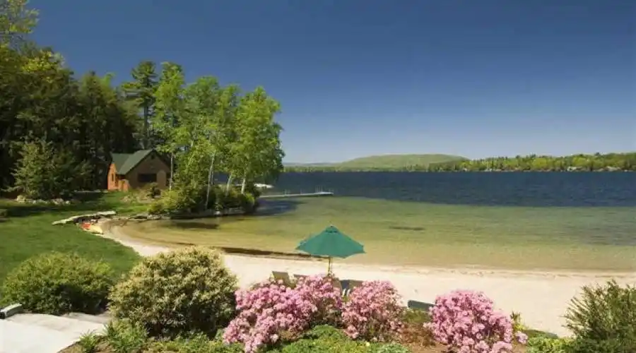 Moultonborough, New Hampshire, United States, 5 Bedrooms Bedrooms, 13 Rooms Rooms,5 BathroomsBathrooms,Residential,For Sale,687804