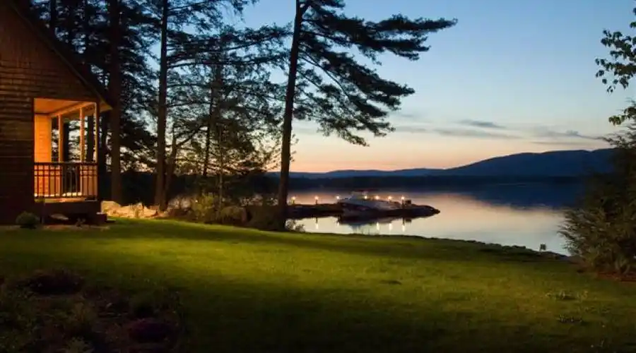 Moultonborough, New Hampshire, United States, 5 Bedrooms Bedrooms, 13 Rooms Rooms,5 BathroomsBathrooms,Residential,For Sale,687804