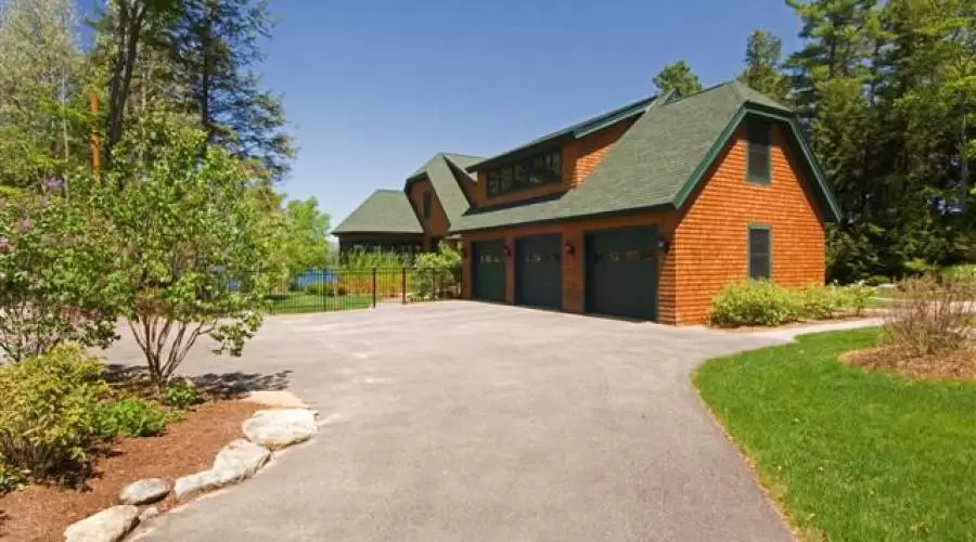 Moultonborough, New Hampshire, United States, 5 Bedrooms Bedrooms, 13 Rooms Rooms,5 BathroomsBathrooms,Residential,For Sale,687804