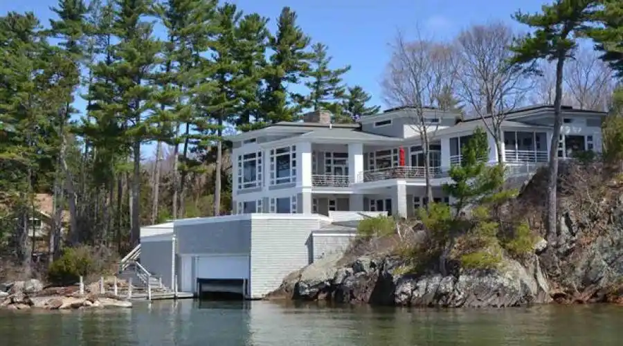 Wolfeboro, New Hampshire, United States, 6 Bedrooms Bedrooms, 11 Rooms Rooms,5 BathroomsBathrooms,Residential,For Sale,687805