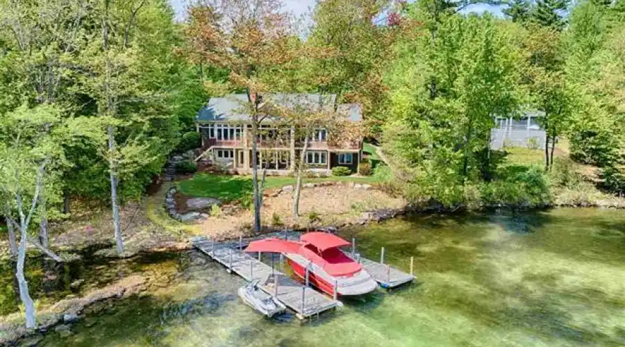 Alton, New Hampshire, United States, 4 Bedrooms Bedrooms, 10 Rooms Rooms,4 BathroomsBathrooms,Residential,For Sale,699578